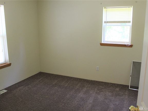 5th image of 618 S Tonasket Ave