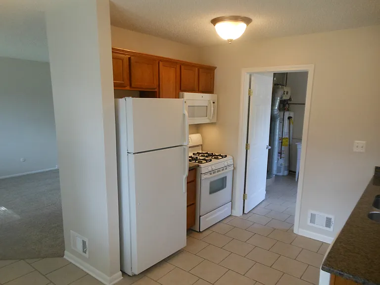 501 E Breckenridge St — Photo 16