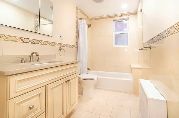 Rented by RealTegrity NY LLC | media 77