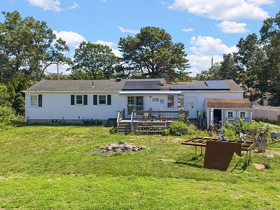 3rd image of 748 Warren Ave