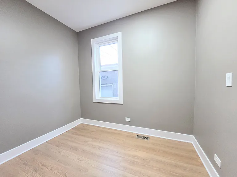 2818 S Lowe Ave #RBD — Photo 11