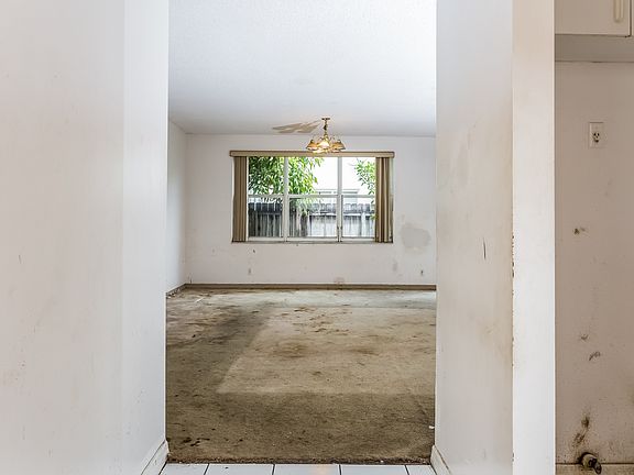 5th image of 21255 NE 8th Pl APT 3