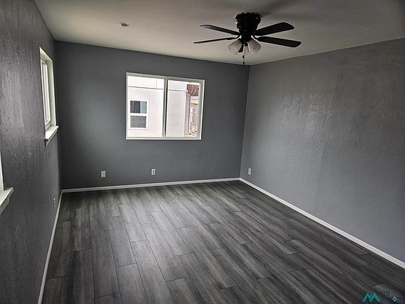3rd image of 504 W Clayton Ave