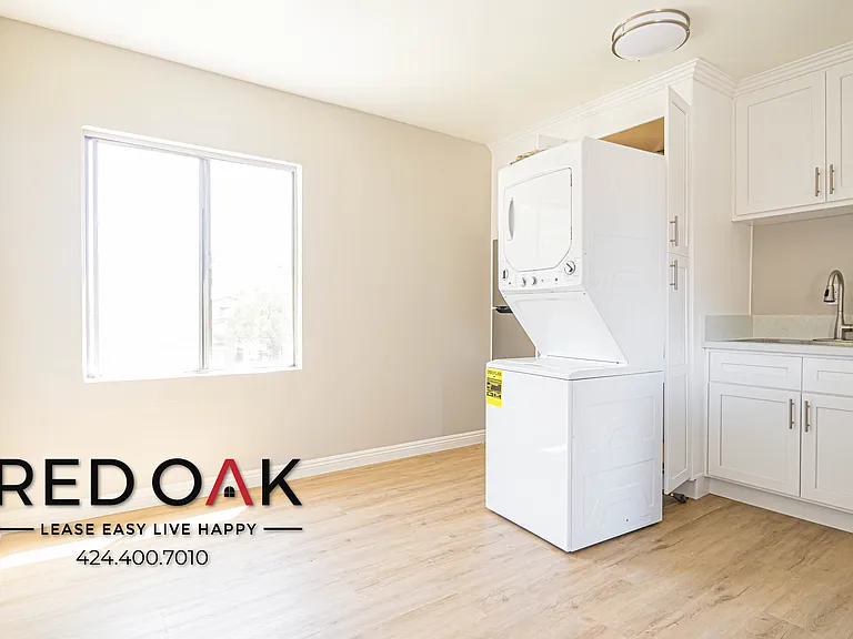 1589 E 47th St #3 — Photo 9