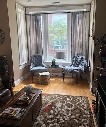 3rd image of 1338 N Claremont Ave #2
