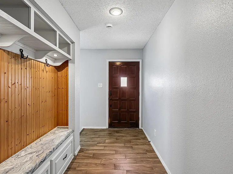 5709 Maco St — Photo 4