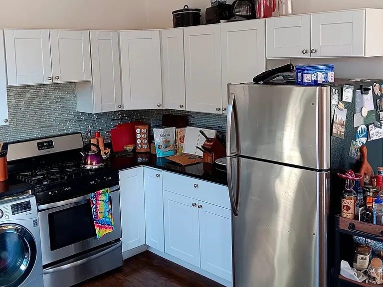 2905 N Mildred Ave — Photo 2