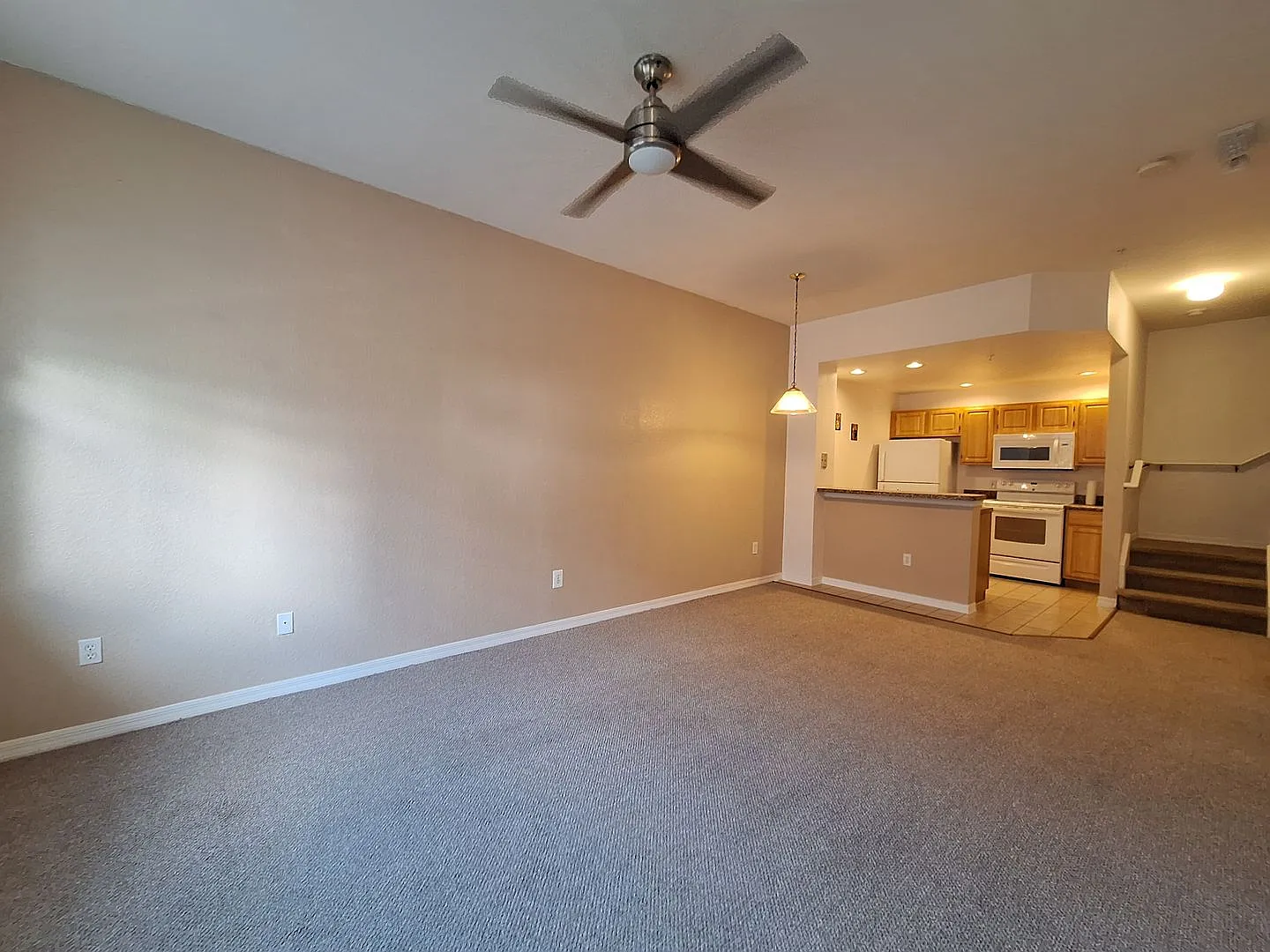 Charming 3 Bed, 2 Bath Townhome In Gated Venetian Bay Prime Kissimmee Location! Great Amenities — Photo 3
