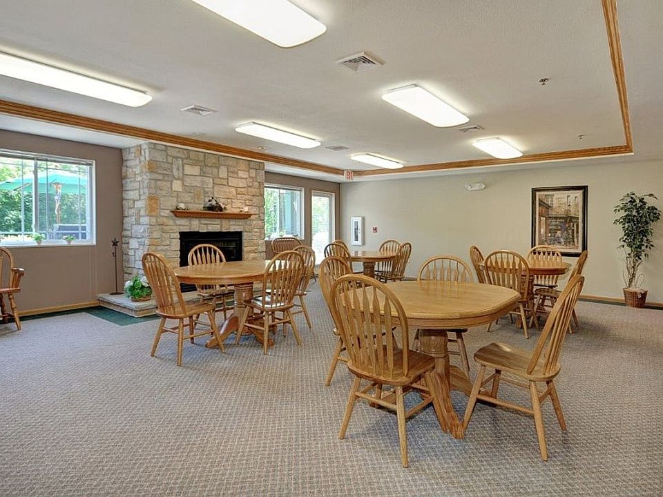 328 Prairie Meadows Apartments II W168N11328 Western Ave Germantown