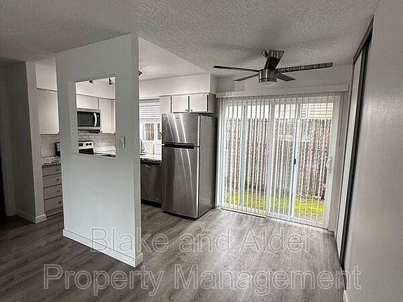 5th image of 834 SE 42nd Ave