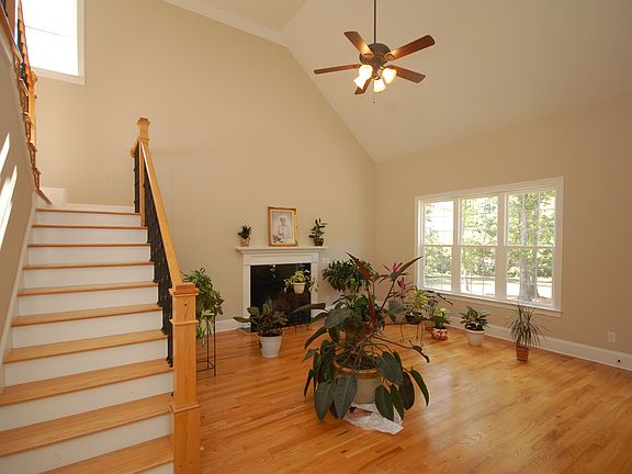 5th image of 121 Orchard Farm Ln