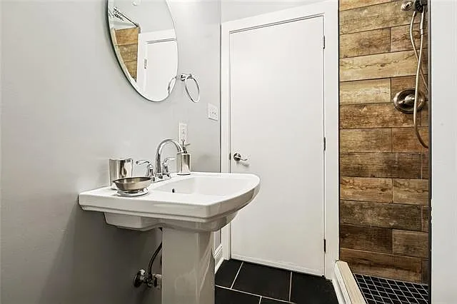 823 Dauphine St #B — Photo 10