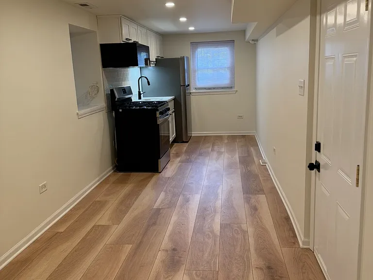 1511 N California Ave #R — Photo 8