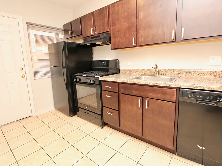 1350 W Argyle St #2N — Photo 2