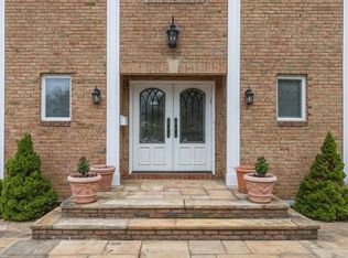 35 Bridal Path, Great Neck, NY 11021