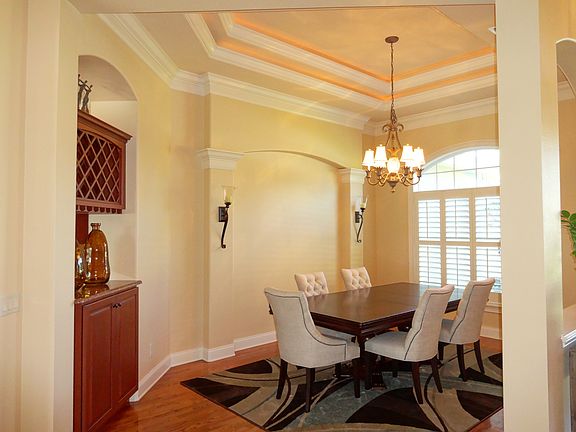 FORMAL DINING