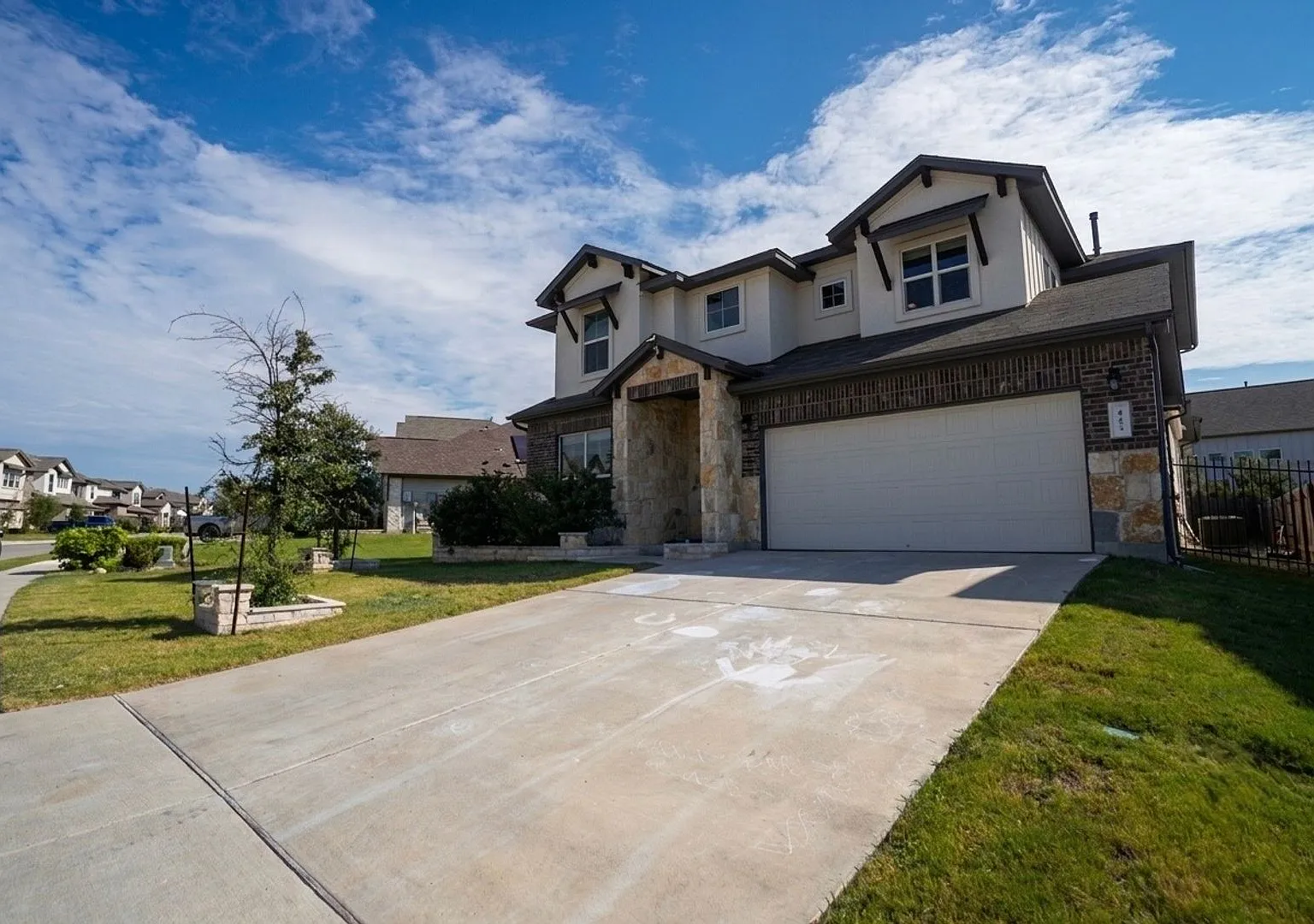 1/2 Month Free + Freshly Painted Spacious 4BR / 3.5BA Home with Theater Room & Large Backyard — Photo 2