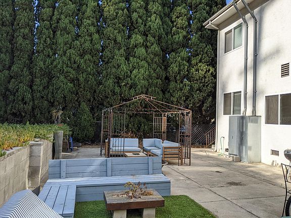 4th image of 2736 Reynard Way #2736