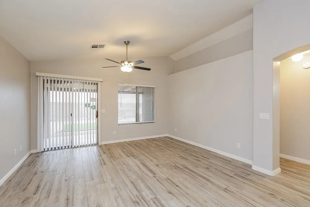 3 bed, 2.0 bath, 1312 sqft, $2,015 — Photo 4