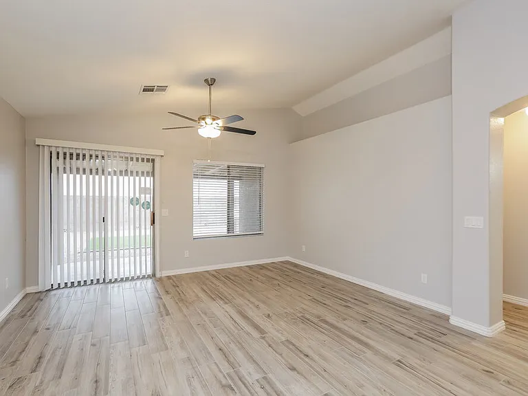 953 E Greenlee Ave — Photo 4