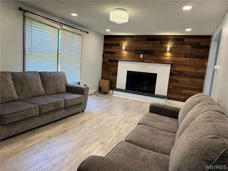 783 N French Rd — Photo 5