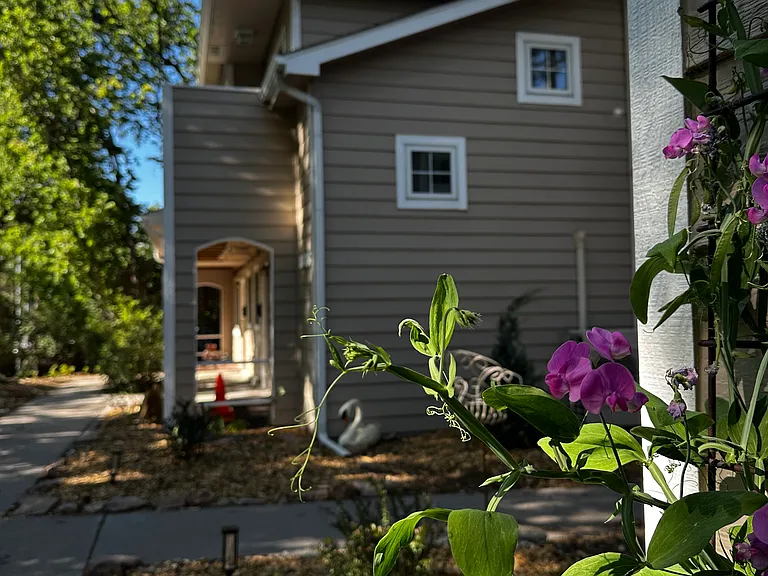 Side view of west facing Townhome complex 1008