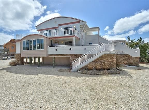 3rd image of 1007 Long Beach Blvd #A