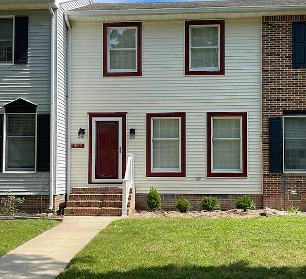 909 Tamarac Dr — Photo 1