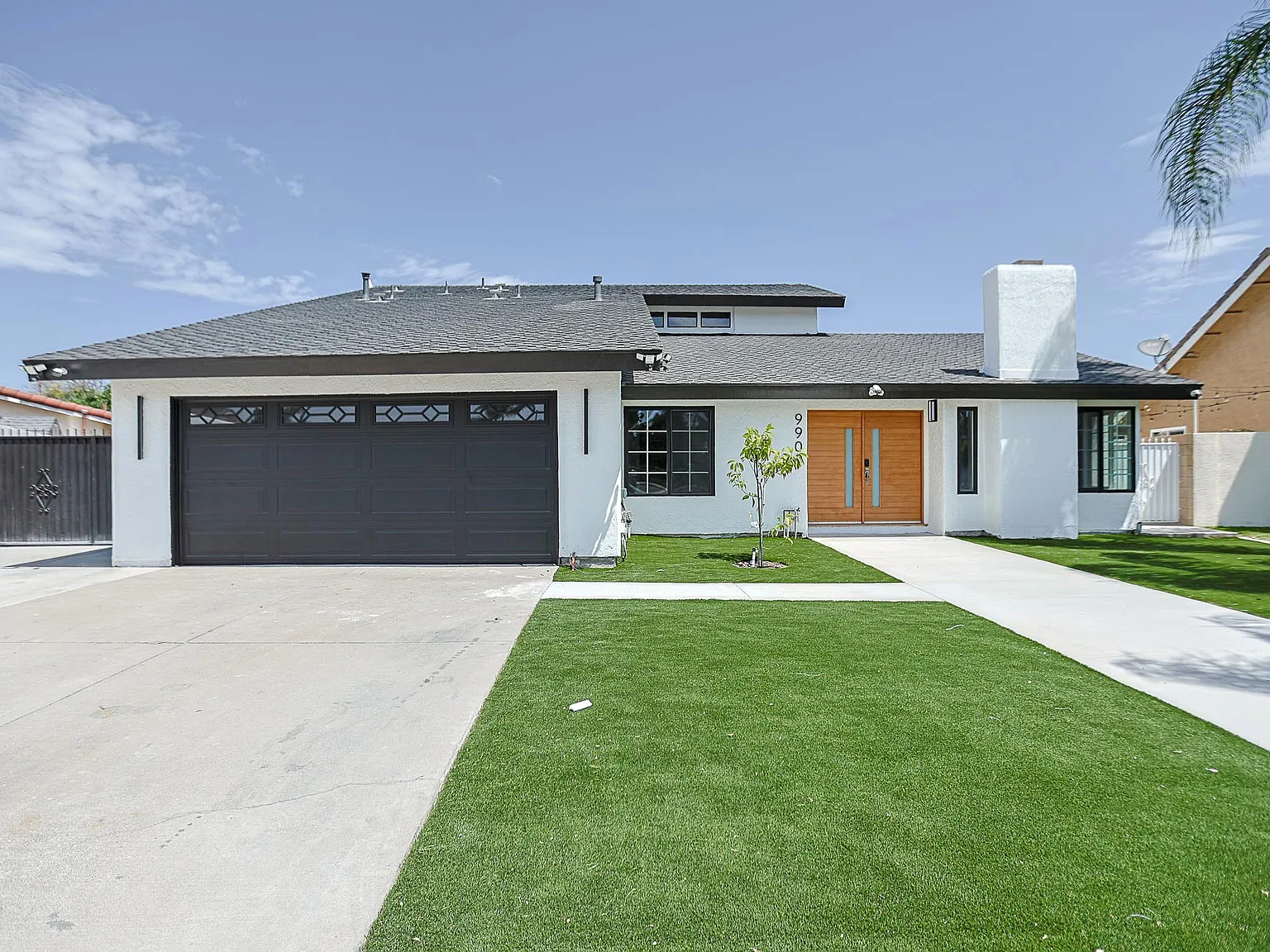 4 bed, 2573 sqft, $8,800 — Photo 1