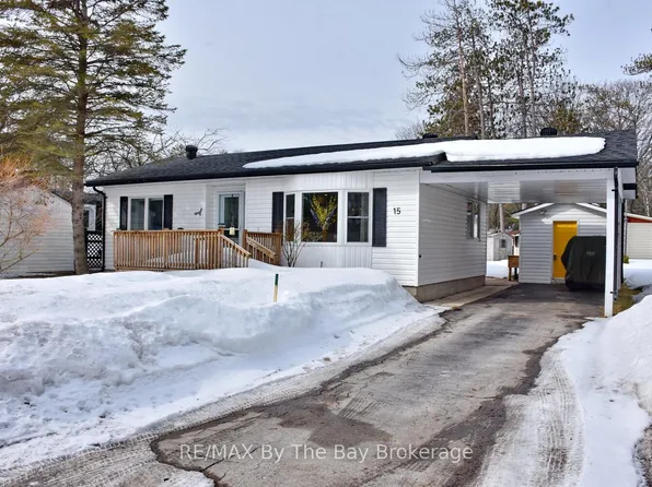 15 Carruthers St S, Wasaga Beach, ON L9Z 1K2