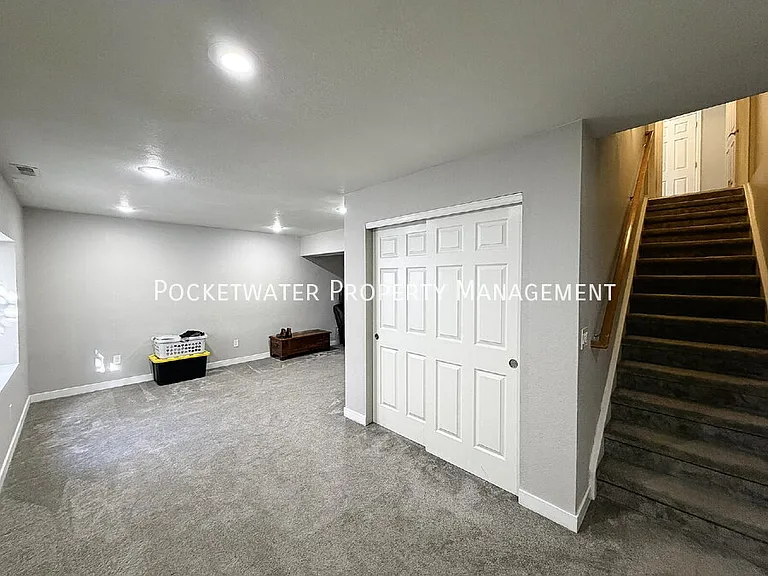 2127 Mountain Iris Dr — Photo 17