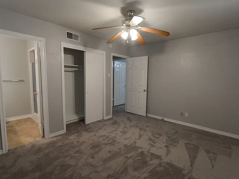 614 N Young Blvd — Photo 3