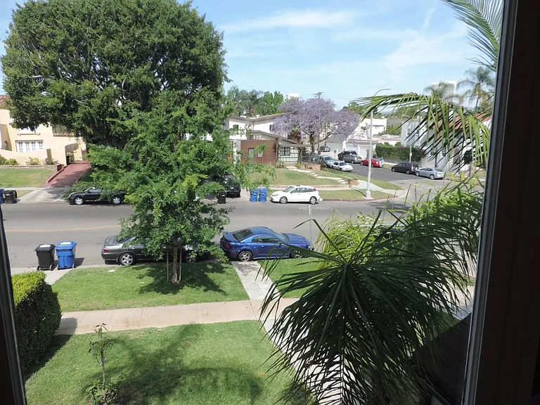 1108 S Redondo Blvd #UPPER — Photo 5