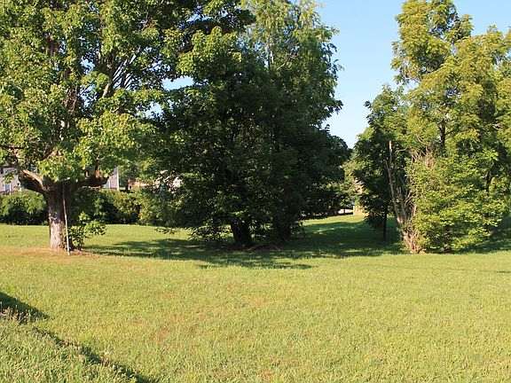 4th image of 1703 Skyline Dr