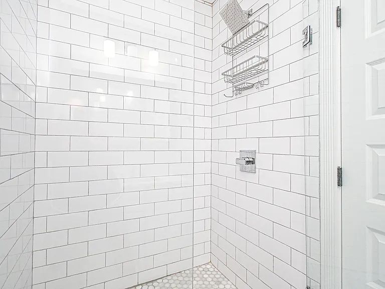 2823 Ashland Ave — Photo 22