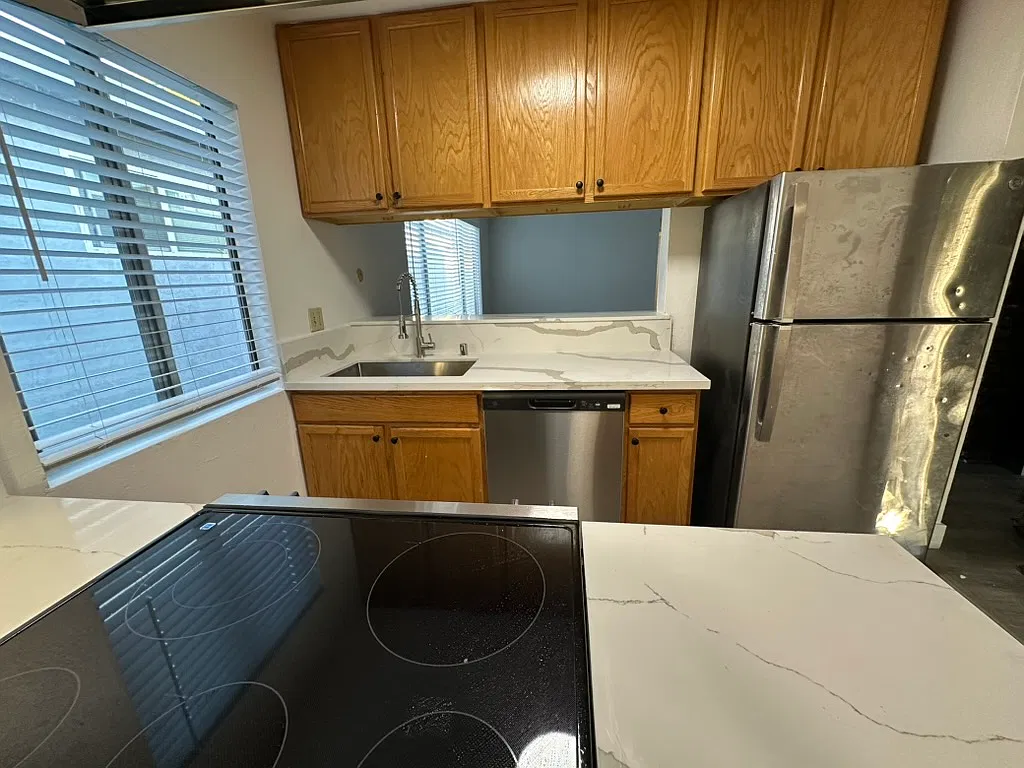 2 bed, 750 sqft, $1,895 — Photo 3