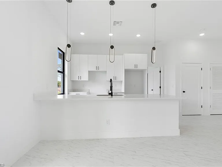 3175 Sunshine Blvd — Photo 6