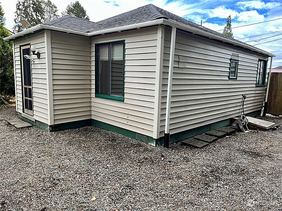 2nd image of 4909 Henley Street