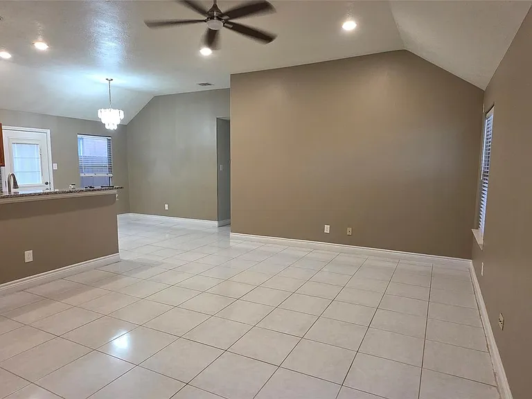 10531 Southway Bend Ln — Photo 2