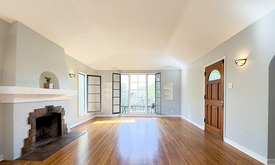 1st image of 1158 S Hayworth Ave #1