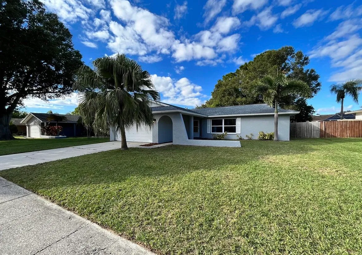 Willow Tree Trl, Clearwater — Photo 1