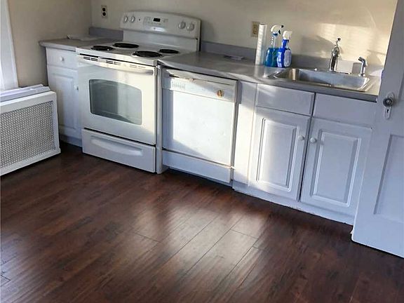 3rd image of 28 Ellwood St APT 2