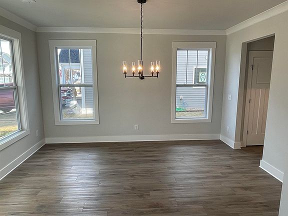 5th image of 493 Fenwick Dr
