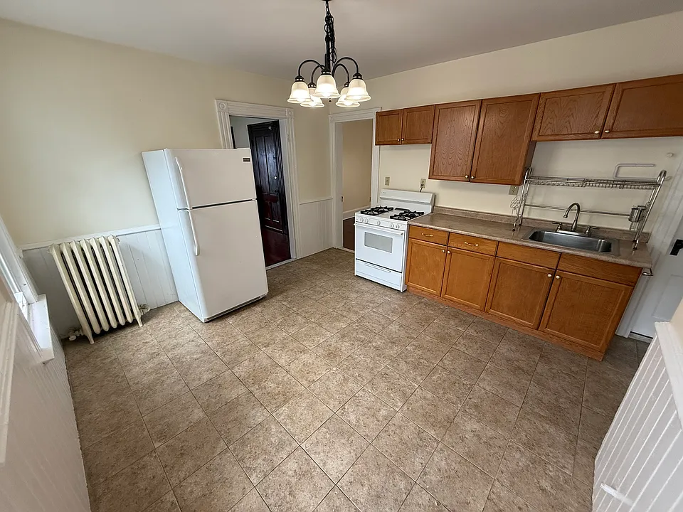 32 Tilton St #2L