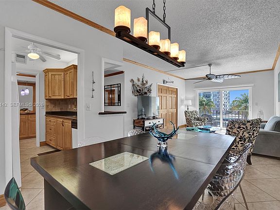 5th image of 400 N Riverside Dr APT 406