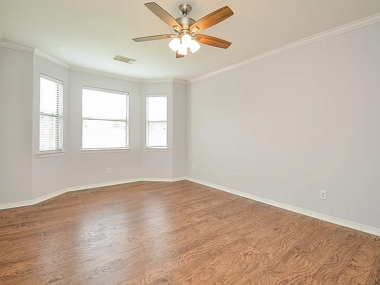 3911 Fallsbrook Ct — Photo 11