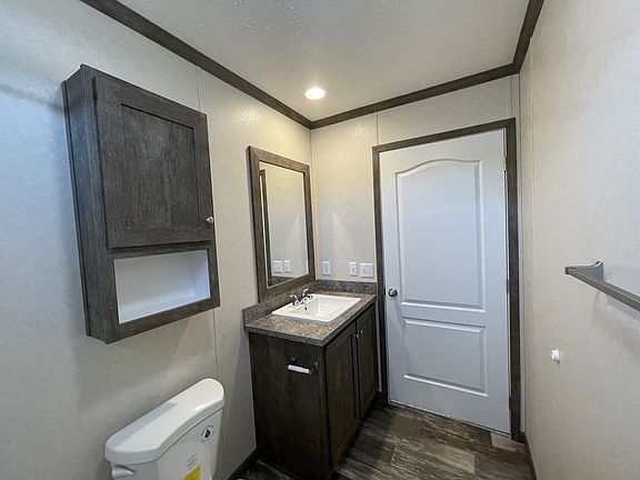 4th image of 516 Courtland Ln #664