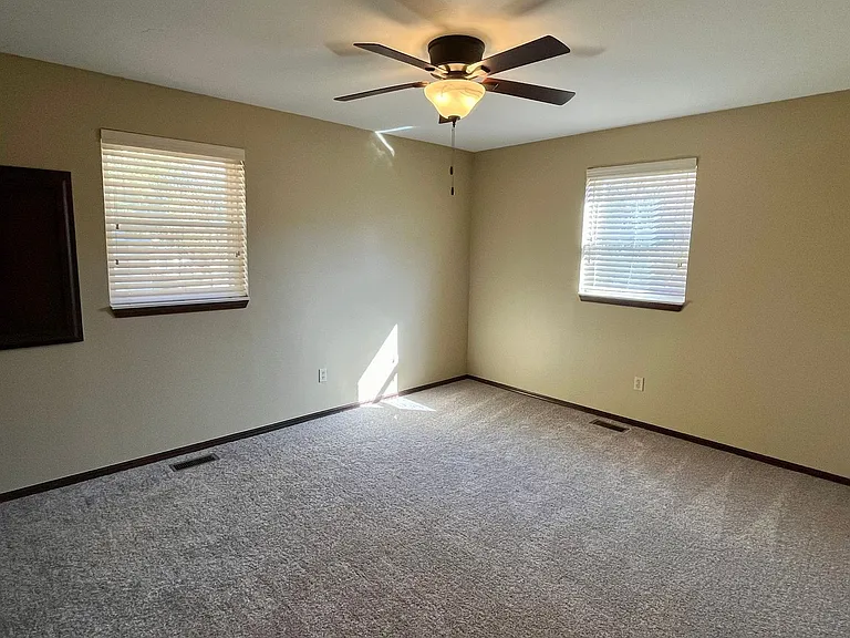 229 E Lincoln Ave — Photo 21