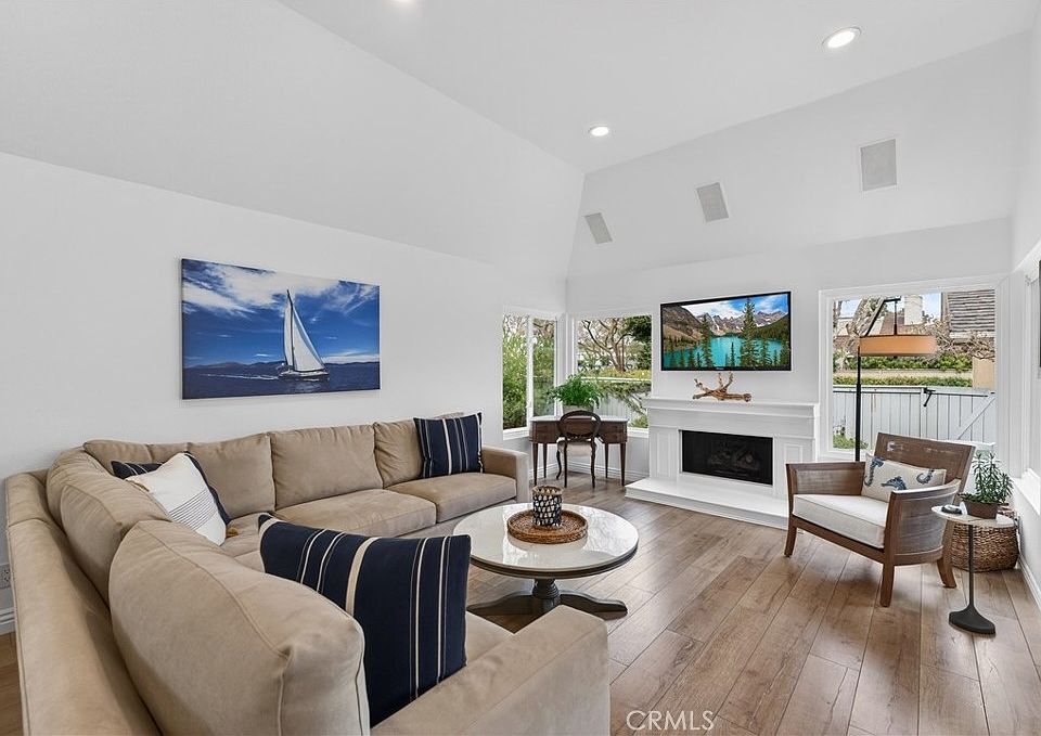 1st image of 7 E Yale Loop