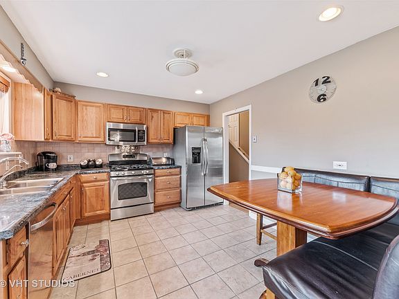 4th image of 7736 Churchill Ave